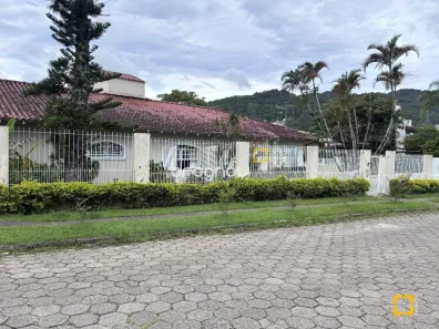 Casa com 3 Quartos à venda, 613m² no Córrego Grande, Florianópolis