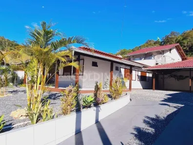 Casa com 3 Quartos à venda, 200m² no Cerâmica Reis, Brusque