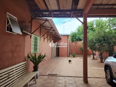 Casa com 6 Quartos à venda, 250m² no Tubalina, Uberlândia