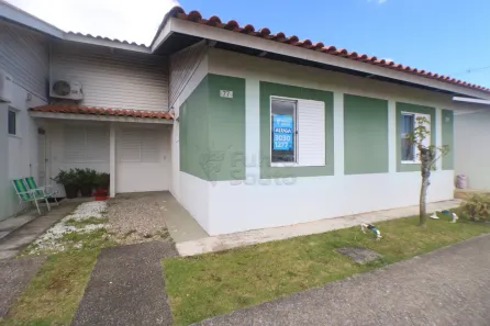 Casa de Condomínio com 2 Quartos para alugar, 70m² no Três Vendas, Pelotas