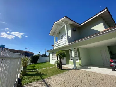 Sobrado com 3 Quartos à venda, 191m² no Santo Antônio, Joinville