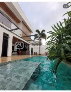 Casa com 4 Quartos para alugar, 324m² no Jardim Inconfidência, Uberlândia