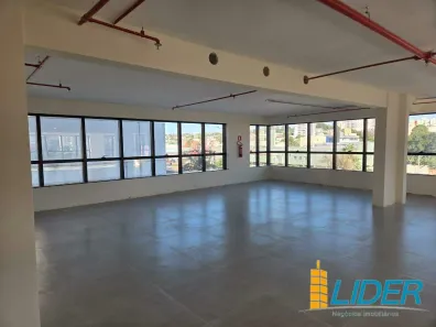Sala Comercial para alugar, 211m² no Tabajaras, Uberlândia