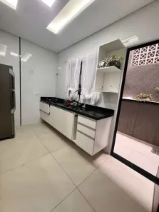 Casa de Condomínio com 2 Quartos à venda, 61m² no Maracanã, Praia Grande