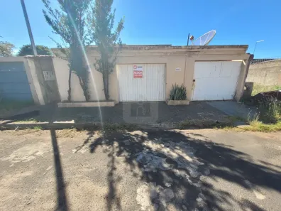Casa com 3 Quartos para alugar, 70m² no Jardim das Palmeiras, Uberlândia
