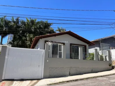 Casa com 3 Quartos à venda, 110m² no Barreiros, São José