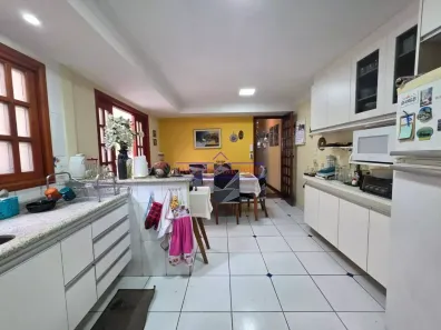 Sobrado com 4 Quartos à venda, 201m² no Vila Gilda, Santo André