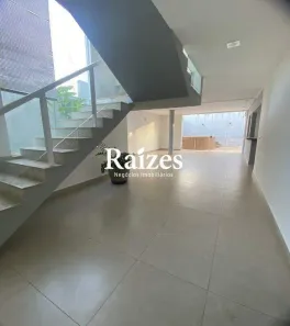 Sobrado com 3 Quartos à venda, 375m² no Jardim Karaíba, Uberlândia
