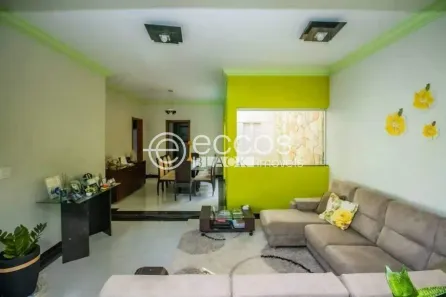 Casa com 3 Quartos à venda, 170m² no Residencial Gramado, Uberlândia