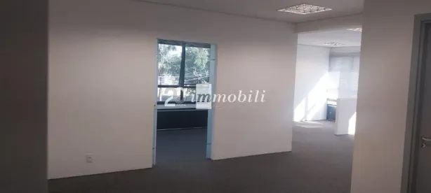 Sala Comercial para alugar, 88m² no Jardim Lambreta, Cotia