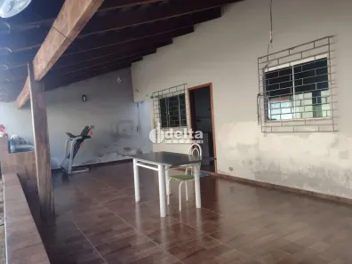 Casa com 3 Quartos à venda, 151m² no Jardim Holanda, Uberlândia