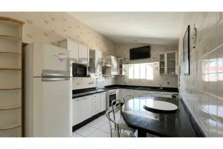 Casa com 4 Quartos à venda, 240m² no Candelária, Natal