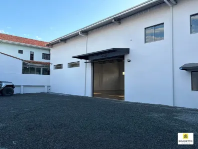 Galpão/Depósito/Armazém para alugar, 370m² no Iririú, Joinville