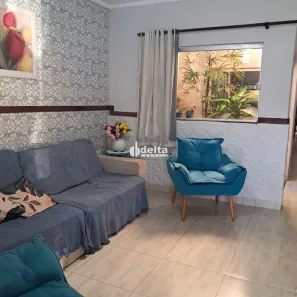 Casa com 3 Quartos à venda, 230m² no Segismundo Pereira, Uberlândia
