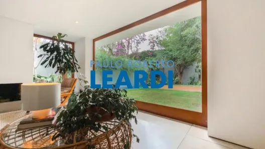 Casa com 3 Quartos à venda, 330m² no Alto de Pinheiros, São Paulo