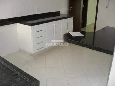 Apartamento com 4 Quartos para alugar, 140m² no Vigilato Pereira, Uberlândia