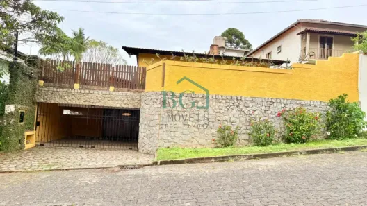 Casa com 3 Quartos à venda, 220m² no Chácara São Francisco, Poços de Caldas