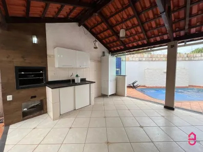 Sobrado com 4 Quartos à venda, 182m² no Jardim América, Goiânia