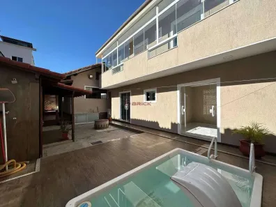 Casa com 5 Quartos à venda, 250m² no Vale do Paraíso, Teresópolis
