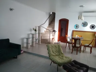 Sobrado com 4 Quartos à venda, 212m² no José Menino, Santos