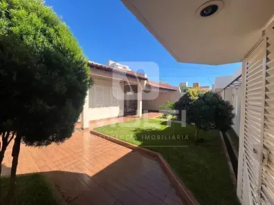 Casa com 4 Quartos à venda, 295m² no Santa Mônica, Uberlândia