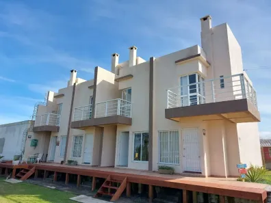 Sobrado com 2 Quartos à venda, 66m² no Capão da Canoa, Capão da Canoa