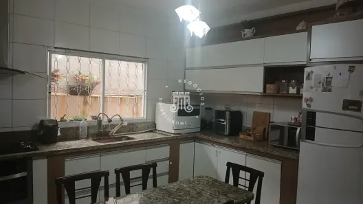 Sobrado com 4 Quartos à venda, 250m² no Parque Centenário, Jundiaí
