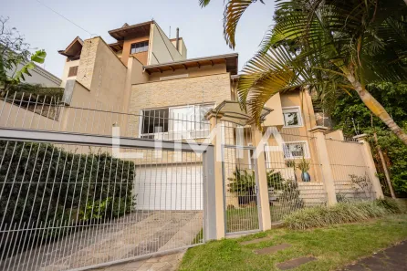 Sobrado com 4 Quartos à venda, 367m² no Chácara das Pedras, Porto Alegre