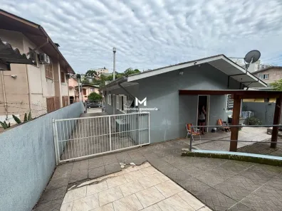Casa com 3 Quartos à venda, 186m² no Jardelino Ramos, Caxias do Sul