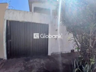 Sobrado com 5 Quartos à venda, 180m² no Independência, Montes Claros