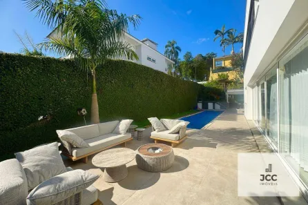 Casa de Condomínio com 4 Quartos para venda ou aluguel, 382m² no América, Joinville