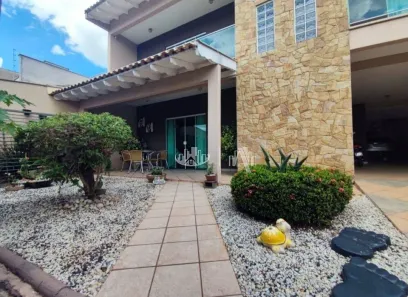 Casa com 3 Quartos à venda, 332m² no Jardim Esperança, Londrina