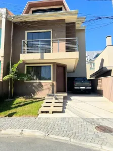 Sobrado com 3 Quartos à venda, 217m² no Pinheirinho, Curitiba