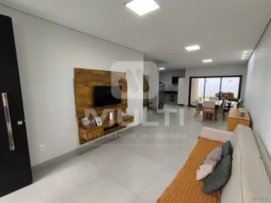 Casa com 3 Quartos à venda, 230m² no Jaraguá, Uberlândia