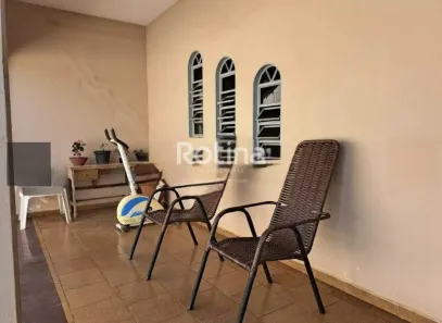 Casa com 3 Quartos à venda, 170m² no Segismundo Pereira, Uberlândia