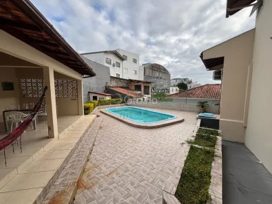 Casa com 4 Quartos à venda, 208m² no Barreiros, São José