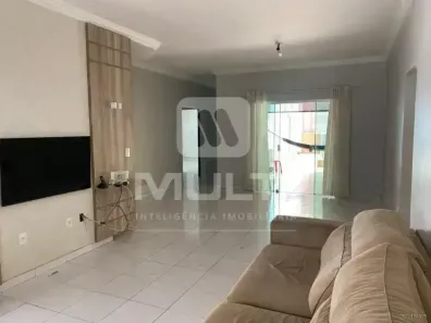 Casa com 4 Quartos à venda, 250m² no Santa Mônica, Uberlândia
