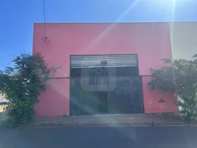 Galpão/Depósito/Armazém para alugar, 130m² no Presidente Roosevelt, Uberlândia