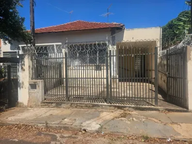 Casa com 3 Quartos à venda, 123m² no Centro, Araraquara