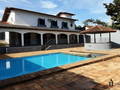 Casa com 3 Quartos para alugar, 291m² no Santa Maria, Uberaba