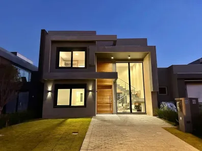 Casa de Condomínio com 4 Quartos à venda, 235m² no XANGRI-LÁ, Xangri-lá