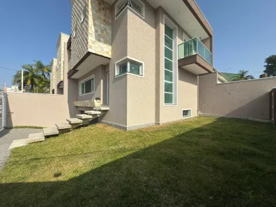 Sobrado com 3 Quartos à venda, 215m² no Novo Mundo, Curitiba