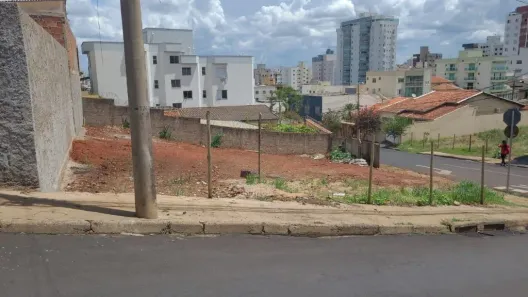 Lote/Terreno à venda, 336m² no General Osório, Uberlândia