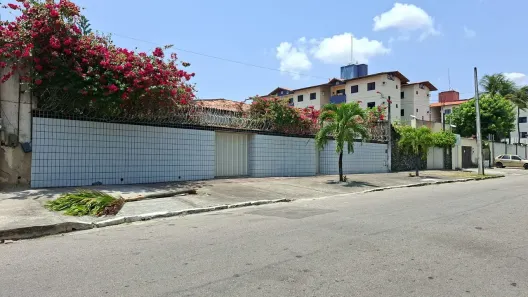 Casa com 6 Quartos à venda, 1100m² no Maraponga, Fortaleza