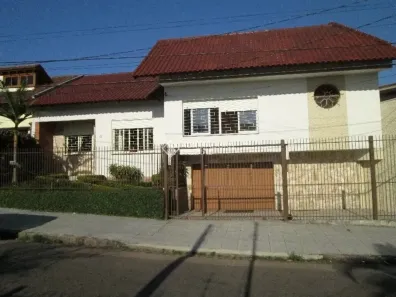 Casa com 4 Quartos para alugar, 220m² no Passo da Areia, Porto Alegre