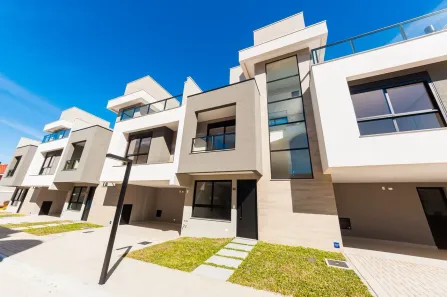 Sobrado com 3 Quartos à venda, 254m² no Santa Felicidade, Curitiba
