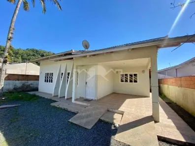 Casa com 3 Quartos para alugar, 241m² no Paranaguamirim, Joinville