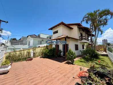 Casa com 4 Quartos à venda, 187m² no Barreiros, São José