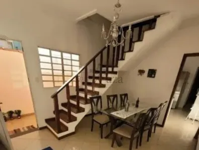 Sobrado com 4 Quartos à venda, 214m² no Residencial União, São José dos Campos