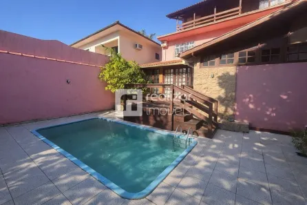 Casa com 4 Quartos para alugar, 350m² no Barreiros, São José